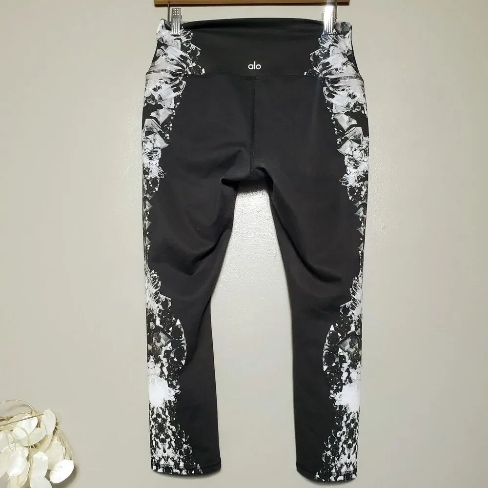 Alo Yoga Capri Leggings Size Medium Black High Waist Airbrush Dark Crystal